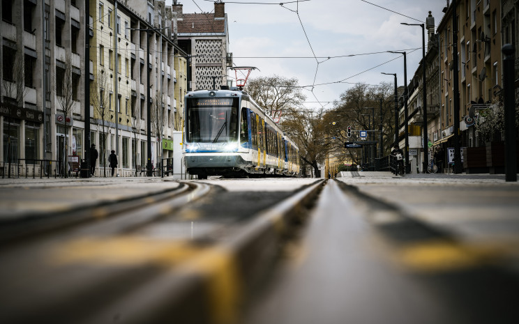 Tram-train