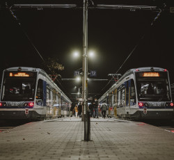 Tram-train Hódmezővásárhely vasútállomásnál