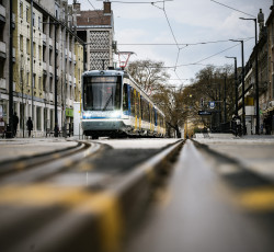 Tram-train a Kossuth téren